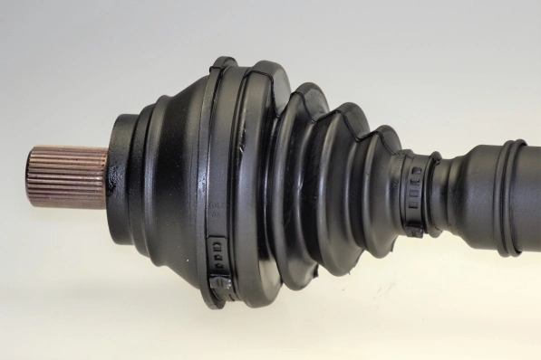 Полуось передняя, правая на Volkswagen Passat B6 3C2