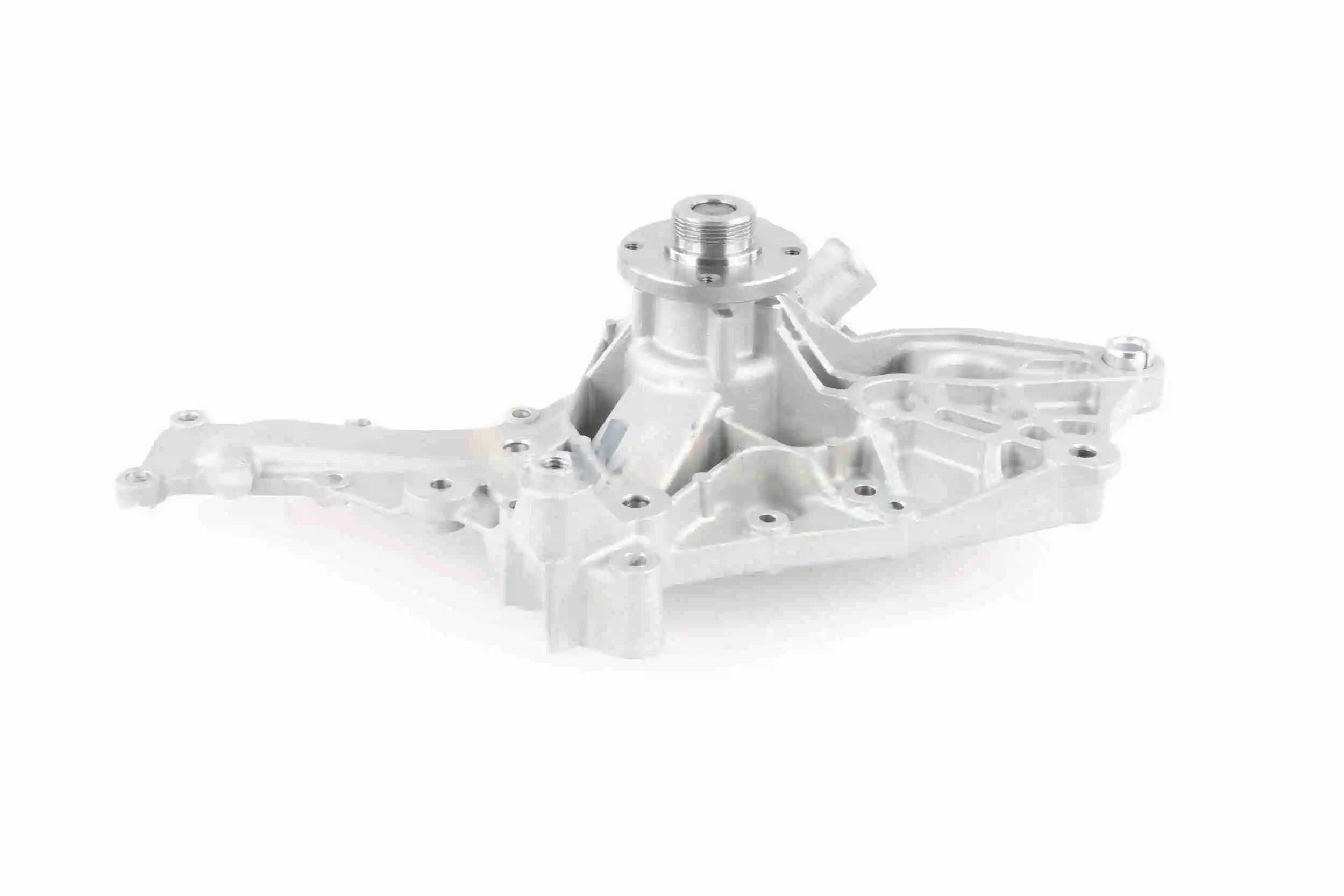 Насос водяной на Mercedes CLS  C219