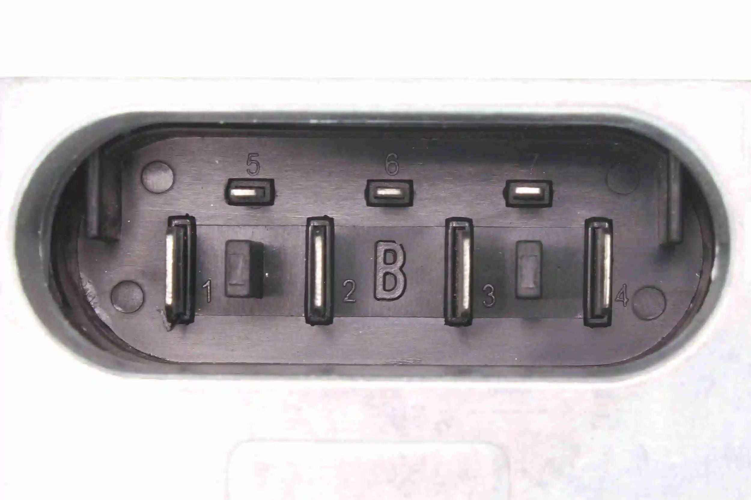 V30790011 Vemo Регулятор оборотов вентилятора охлаждения (блок управления)