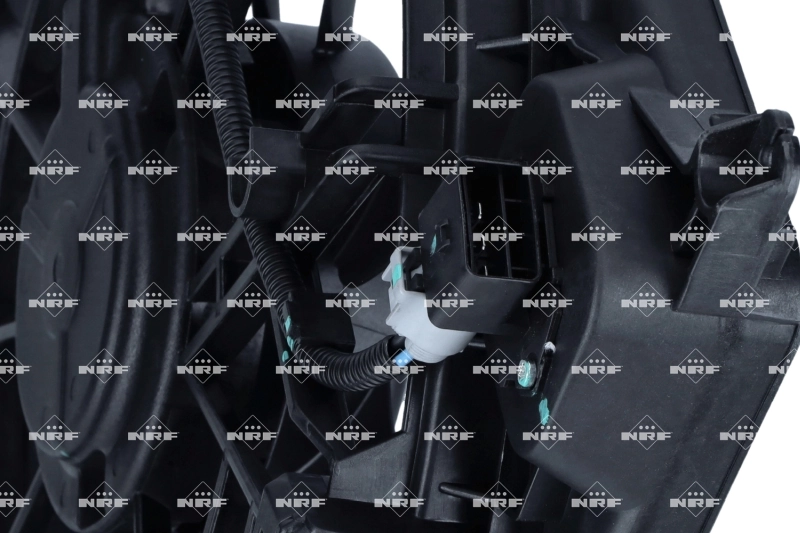 Купить 470086 NRF Диффузор вентилятора в сборе с мотором и крыльчаткой
