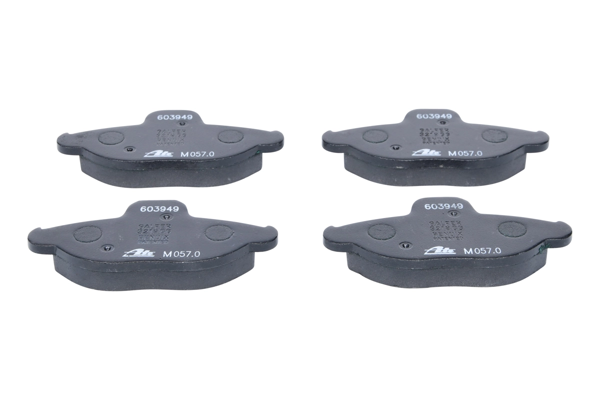 Передние тормозные колодки 6393 Maxgear