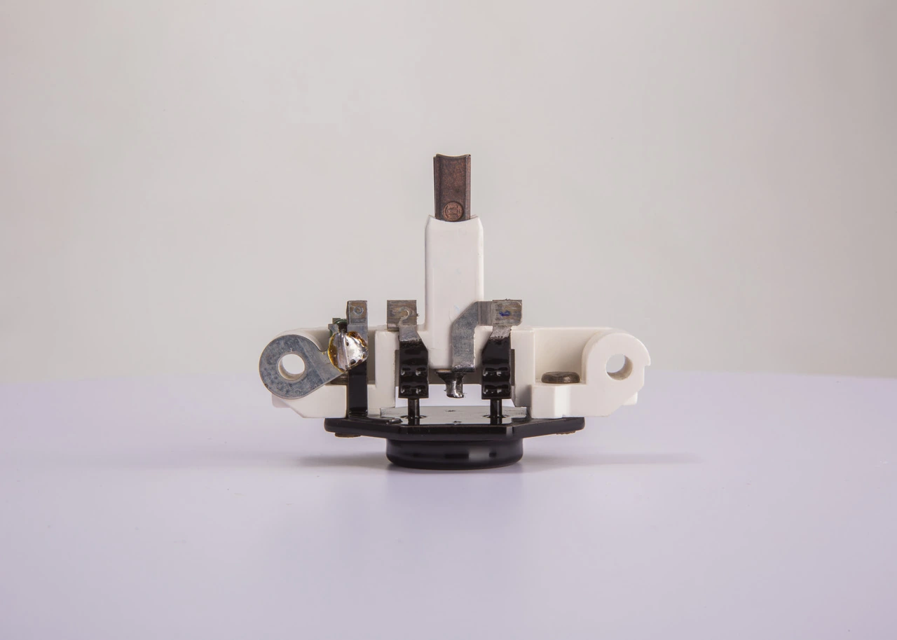 Реле зарядки генератора Bosch 1197311242 цена, от 5.85 USD