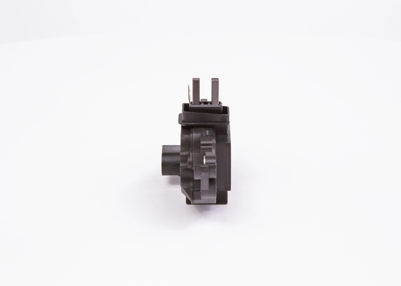 Купить 1986AE0131 Bosch Реле регулятор напряжения генератора