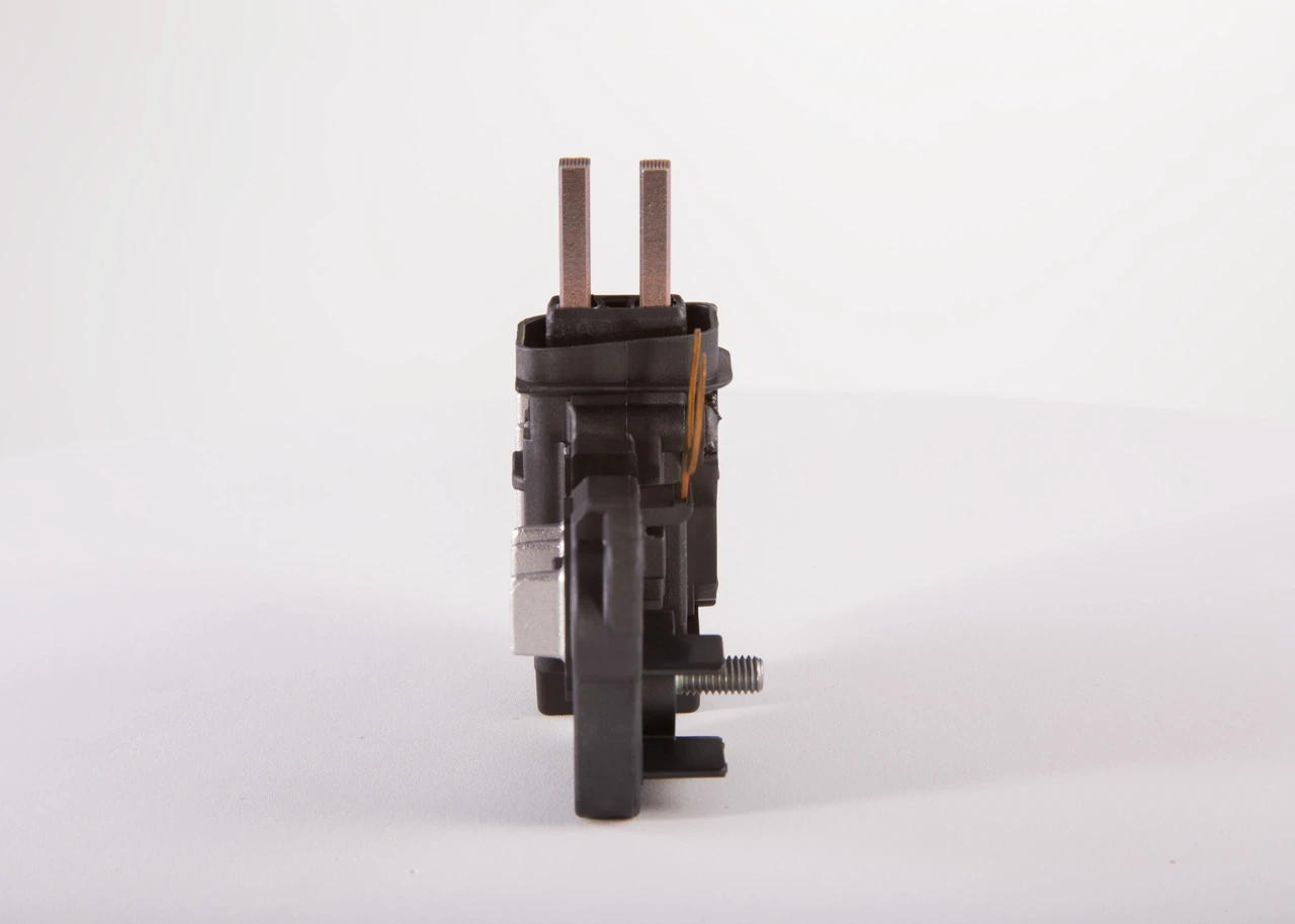 F00M144129 Bosch Реле-регулятор напряжения