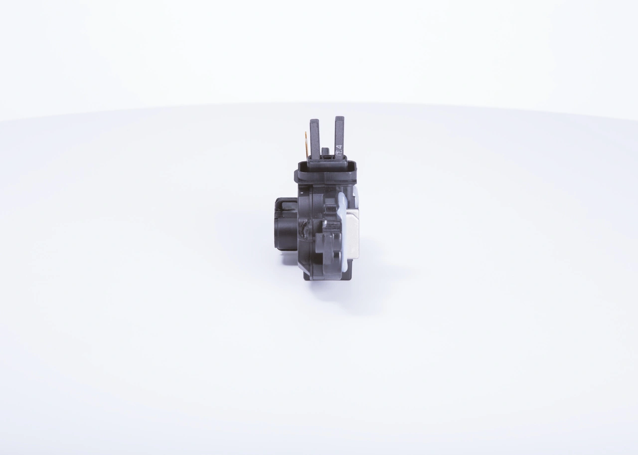 F00MA45247 Bosch Реле-регулятор напряжения