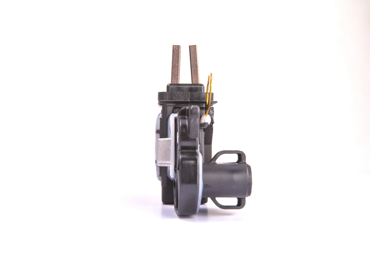 F00MA45253 Bosch Реле-регулятор напряжения