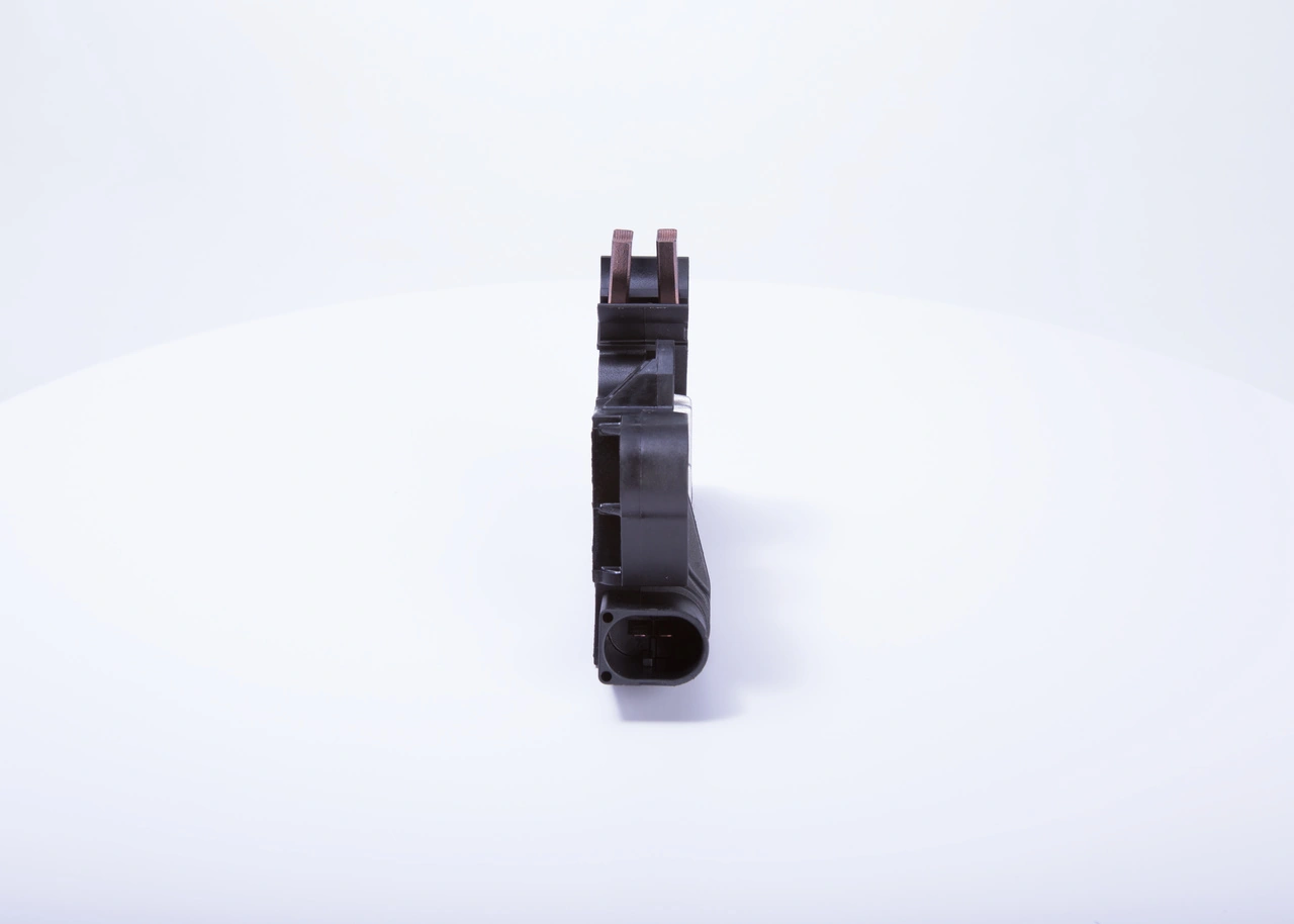 F00M346097 Bosch Реле-регулятор напряжения