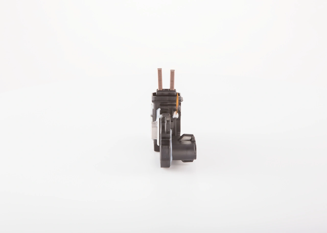 F00M144119 Bosch Реле-регулятор напряжения