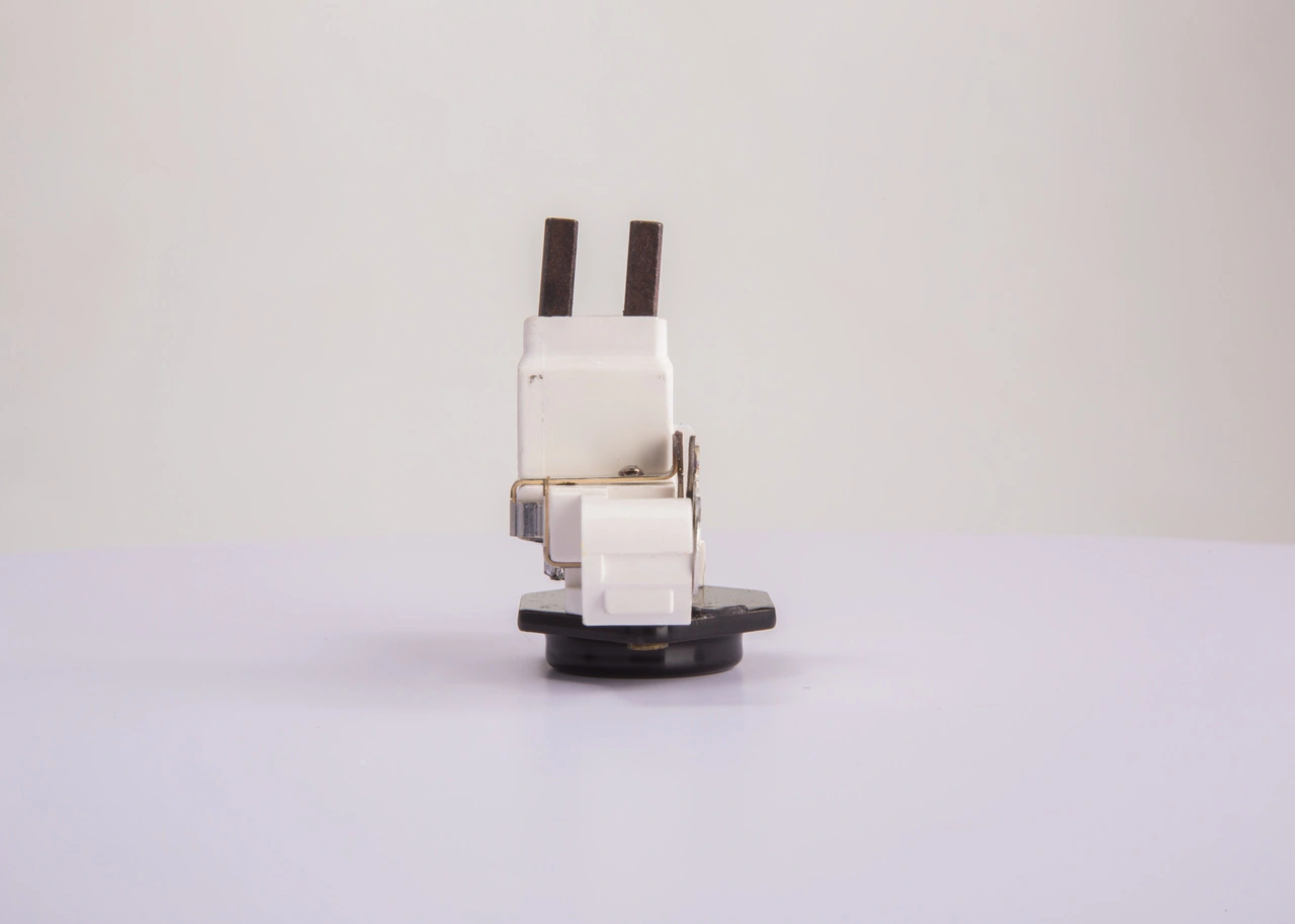 Relê-regulador do gerador (relê de carregamento) Chevrolet Captiva 1 C100