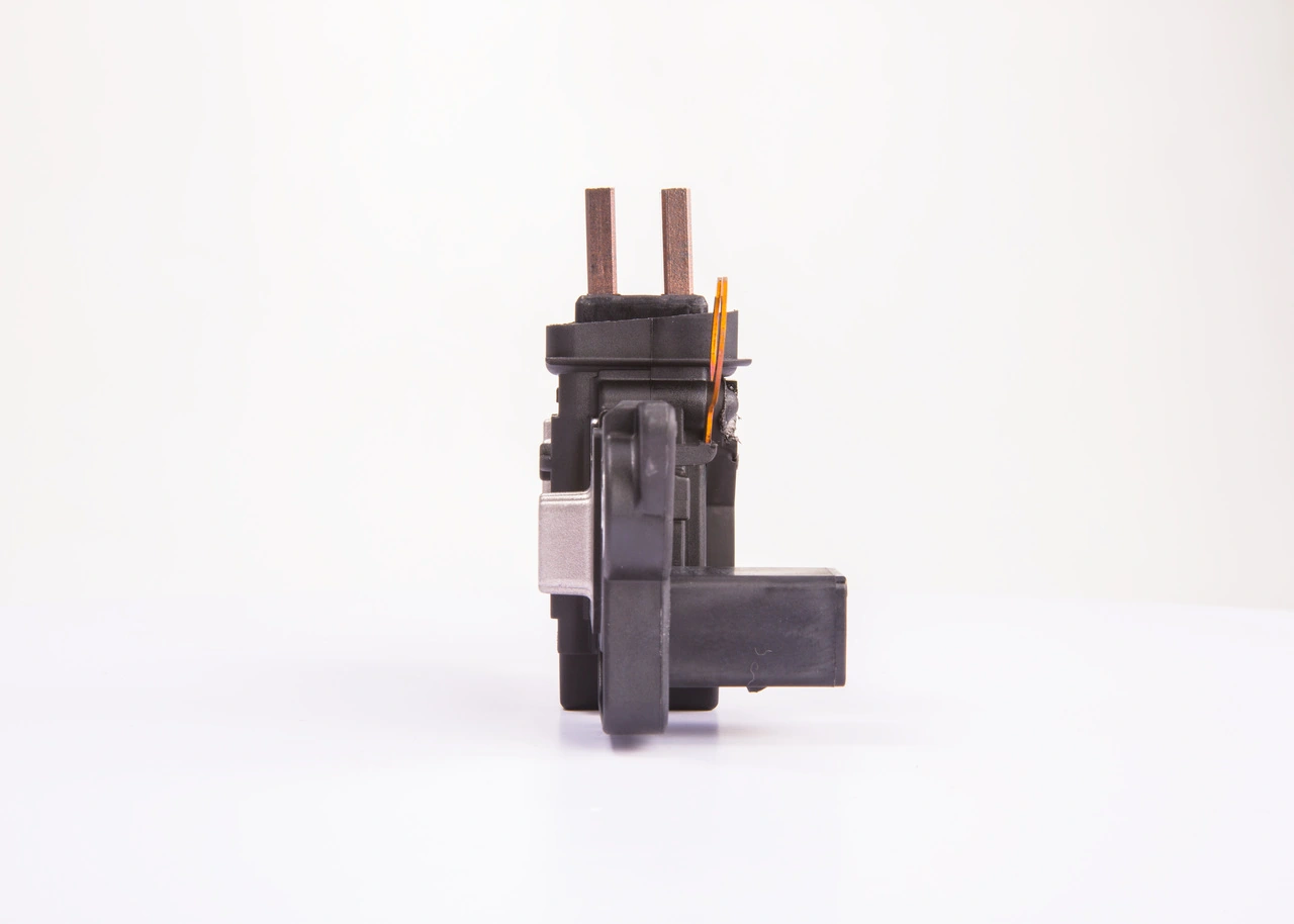 Купить F00M144147 Bosch Реле регулятор напряжения генератора