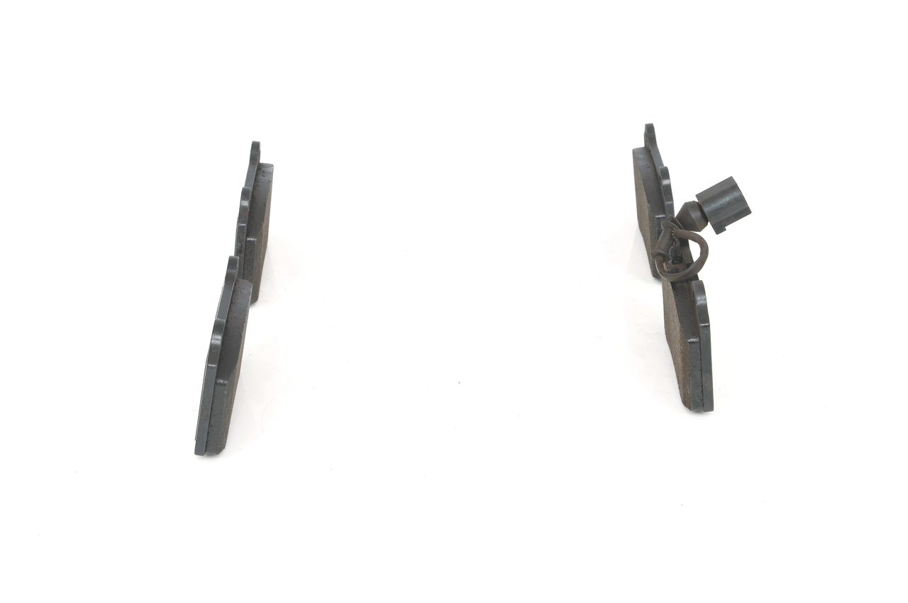 Передние тормозные колодки 0986494367 Bosch