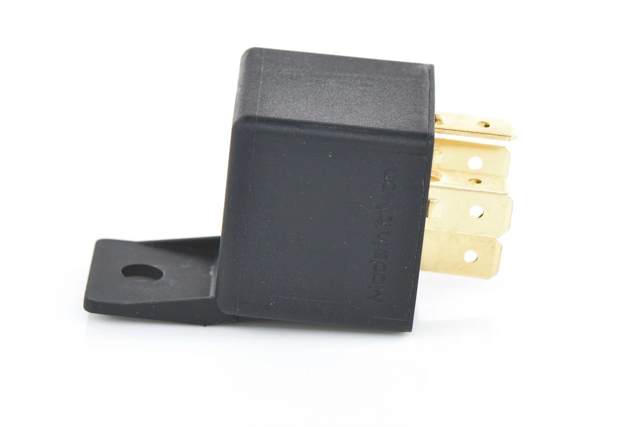 Автомобильные реле поворотов Bosch 0986AH0150 цена, от 2.47 USD
