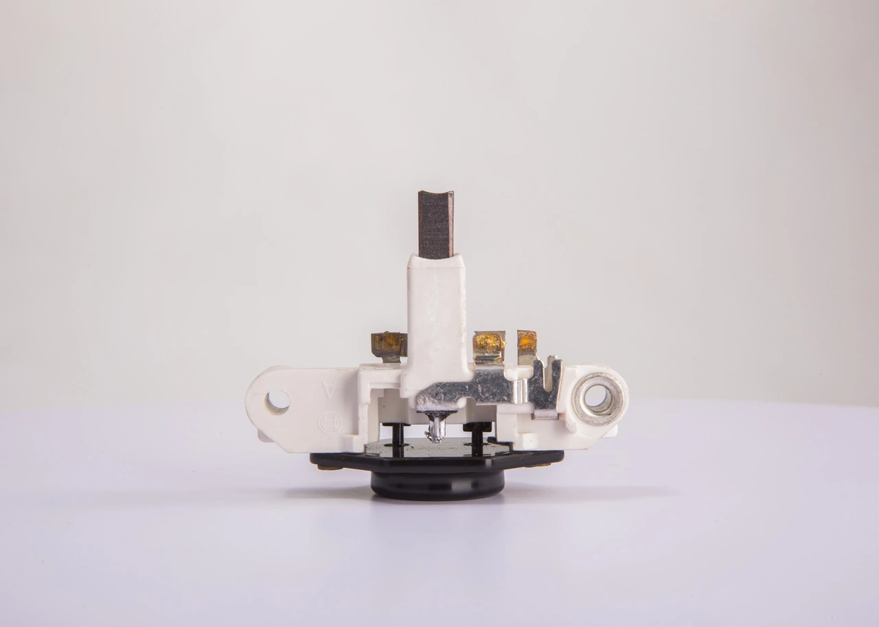 Реле зарядки генератора Bosch 1197311235 цена, от 6.10 USD