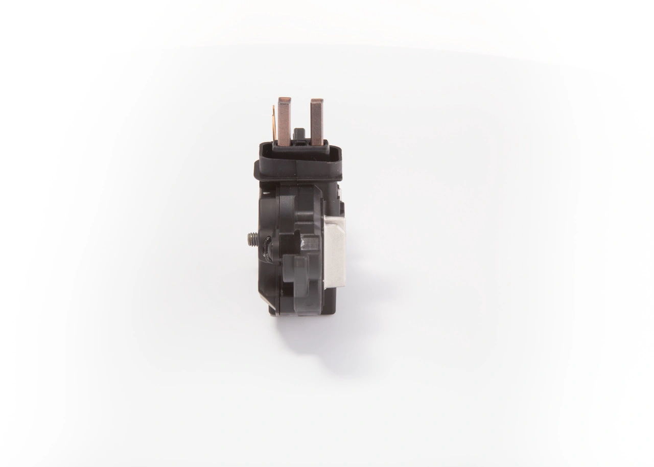 F00M144167 Bosch Реле-регулятор напряжения
