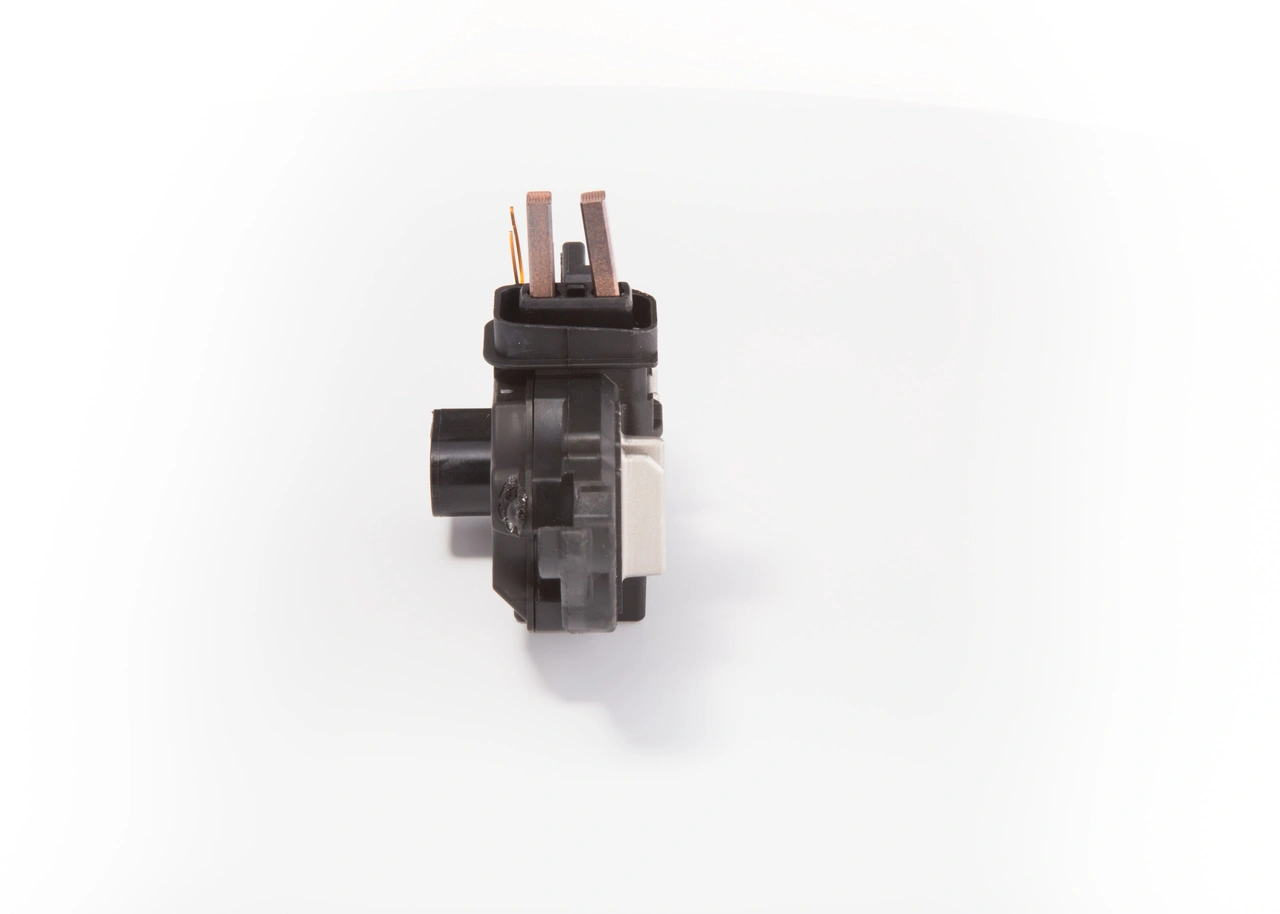 F00MA45303 Bosch Реле-регулятор напряжения