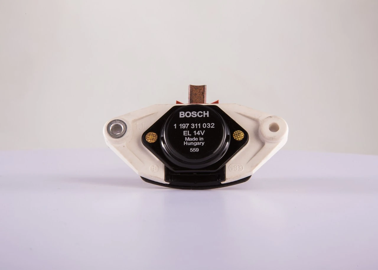 Реле зарядки генератора Bosch 1197311032 цена, от 5.23 USD