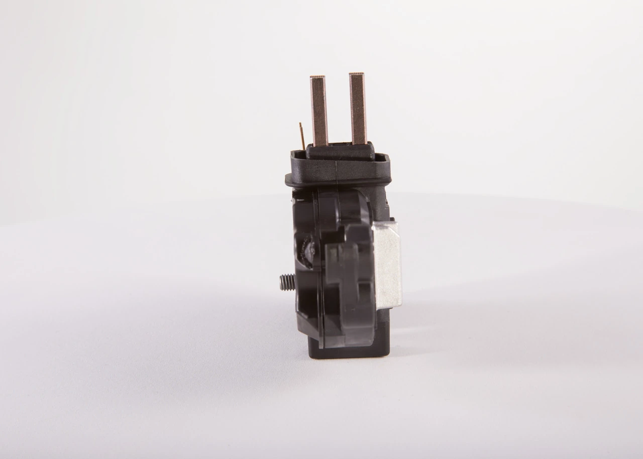 Купить F00M144129 Bosch Реле регулятор напряжения генератора