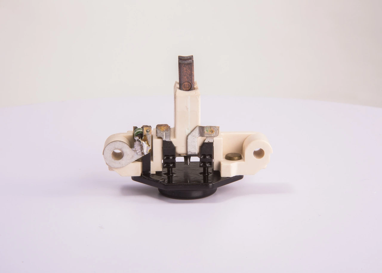 Реле зарядки генератора Bosch 1197311213 цена, от 5.50 USD