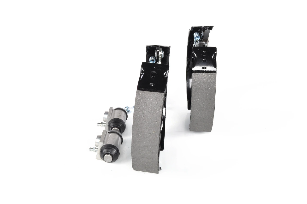 Купить 0204114680 Bosch Колодки тормозные задние барабанные, в сборе с цилиндрами, комплект