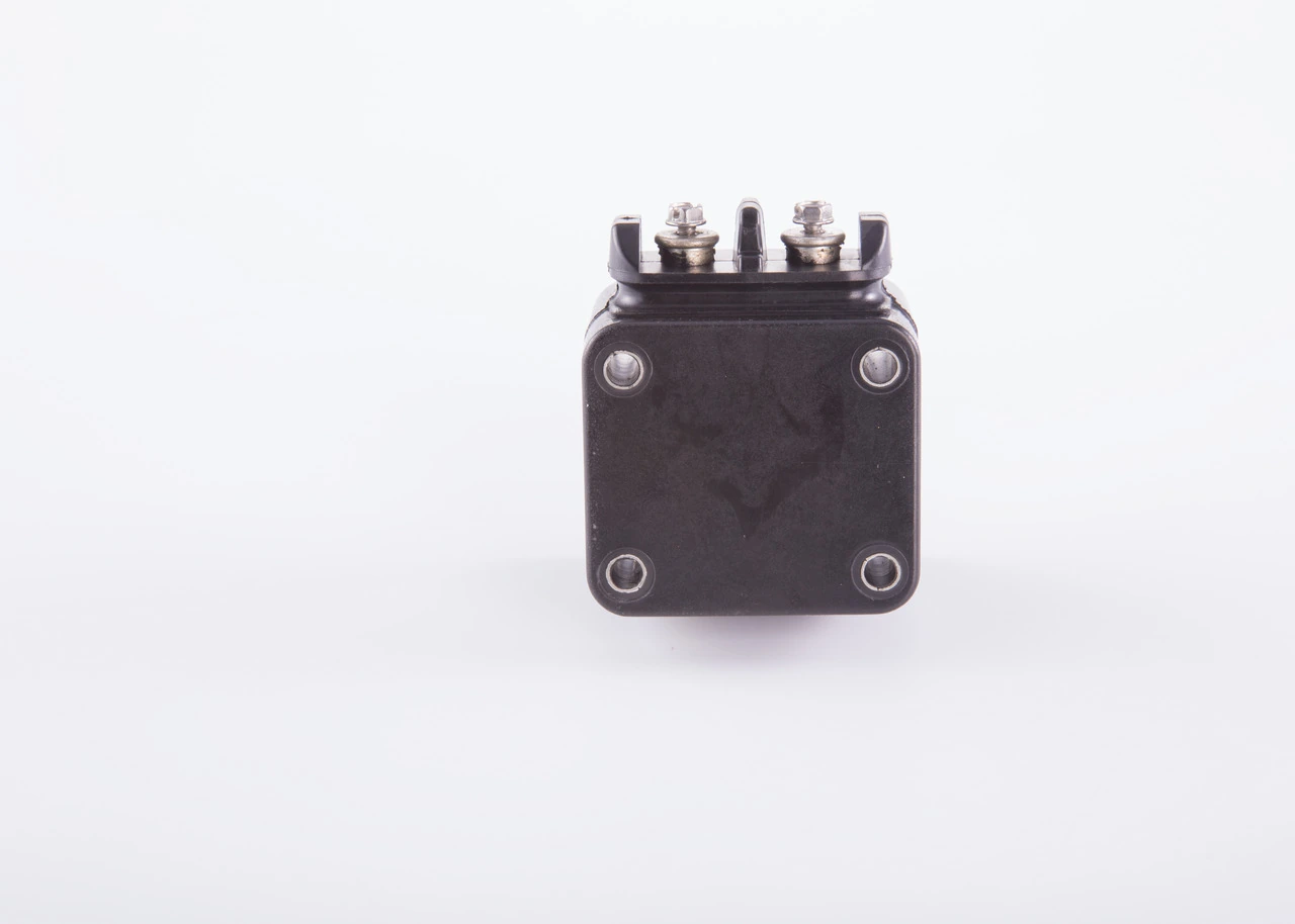 F00HN37431 Bosch Тяговое реле стартера