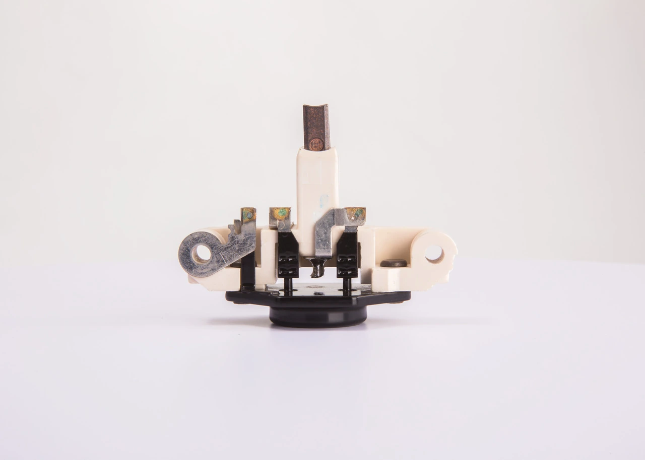 Реле зарядки генератора Bosch 1197311233 цена, от 7.10 USD