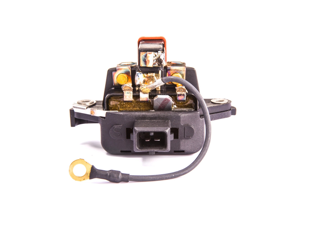 Купить 9190067018 Bosch Реле регулятор напряжения генератора