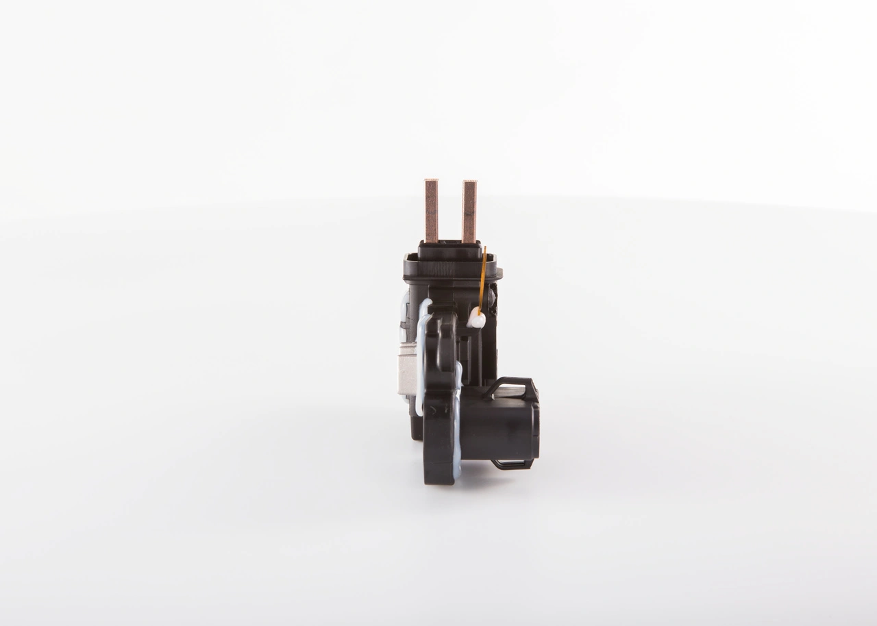 F00M144122 Bosch Реле-регулятор напряжения