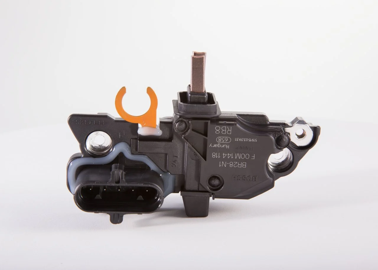 F00M144118 Bosch Реле-регулятор напряжения