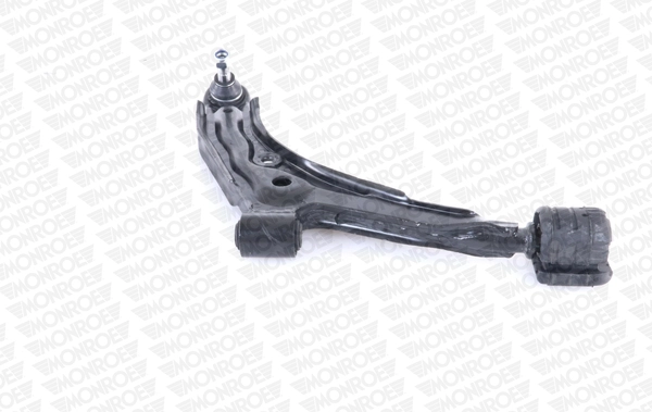 Рычаг передней подвески нижний, правый на Nissan Sunny III N14