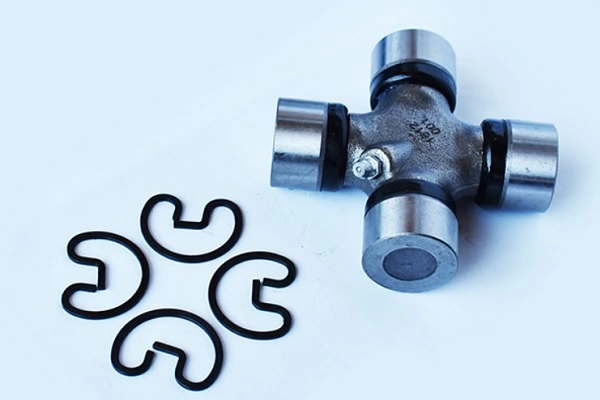 Крестовина карданного вала на Ford Transit IV E