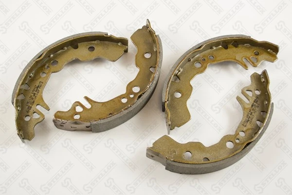 Задние барабанные колодки 04495B1030 Daihatsu