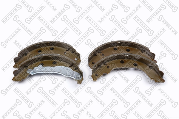 Купить 7420812085 Renault (RVI) Задние барабанные тормозные колодки