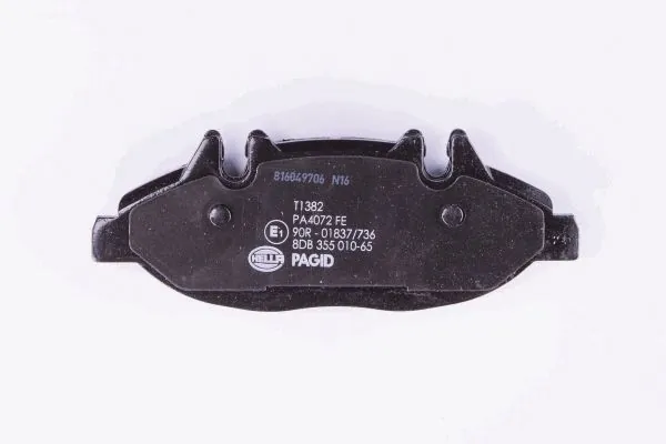 Передние тормозные колодки 8DB355010651 HELLA