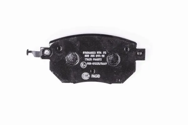 Передние тормозные колодки 8DB355011101 HELLA