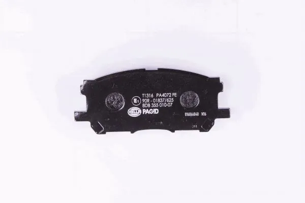 Передние тормозные колодки 8DB355010071 HELLA