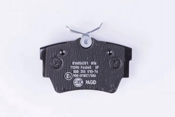 Задние тормозные колодки 8DB355010761 HELLA