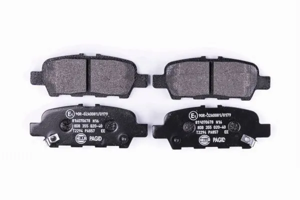 Задние дисковые колодки HELLA 8DB355020401