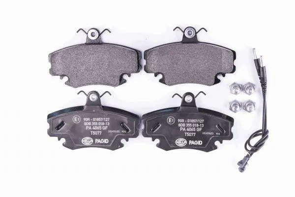 Передние тормозные колодки 8DB355018131 HELLA