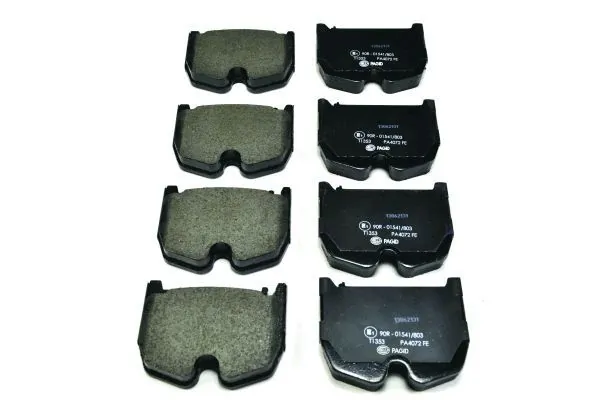Передние тормозные колодки 8DB355010381 HELLA