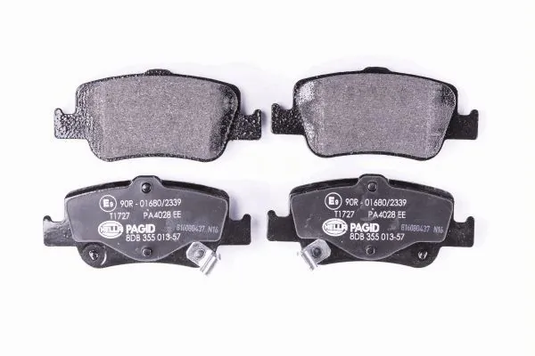 Задние тормозные колодки 8DB355013571 HELLA