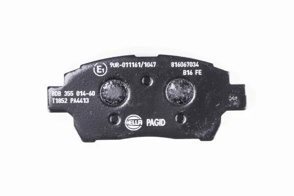 Передние тормозные колодки 8DB355014601 HELLA