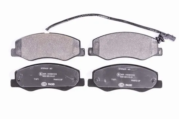 Задние тормозные колодки 8DB355015311 HELLA