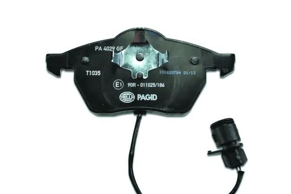 Передние тормозные колодки 8DB355007461 HELLA