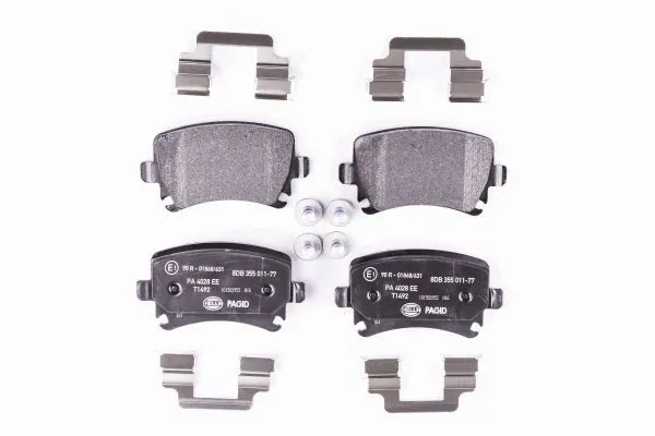 Задние тормозные колодки 8DB355011771 HELLA
