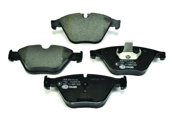 Передние тормозные колодки 8DB355015261 HELLA