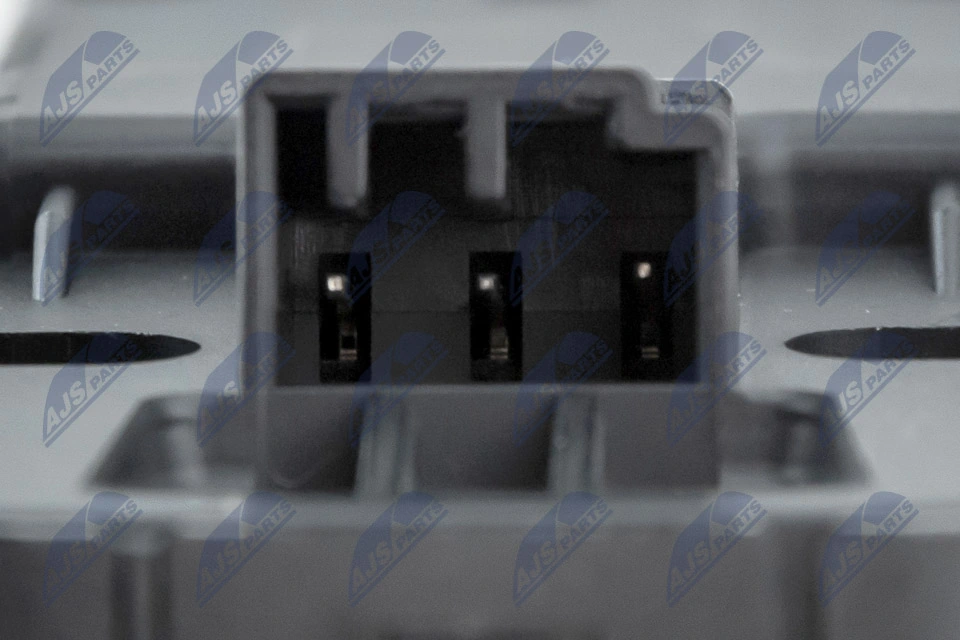  Land Rover 6G9N14A132AC