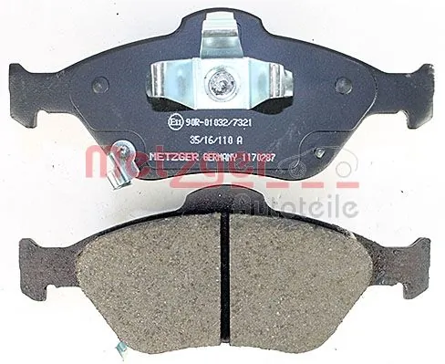  Передние тормозные колодки Toyota Yaris 