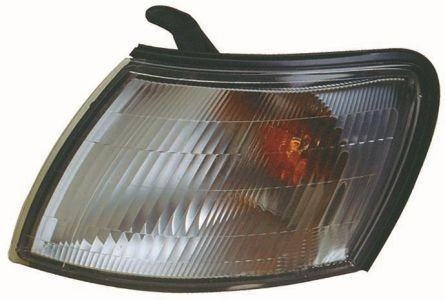 Поворотник правый на Toyota Carina E T19