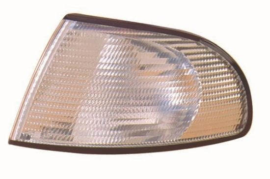 Поворотник правый на Audi A4 B5 8D2