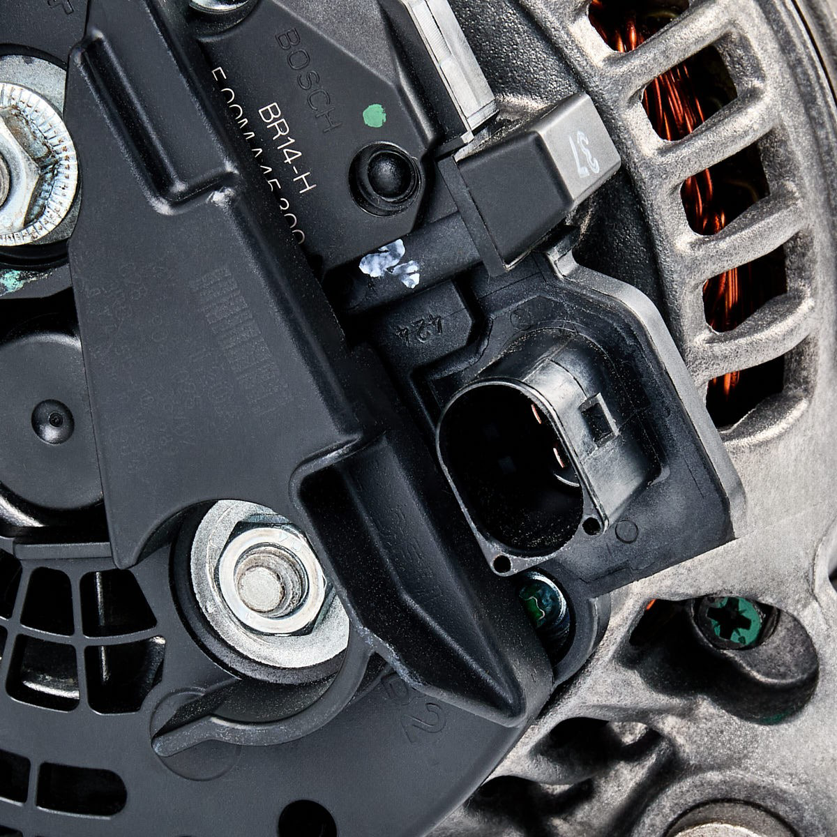 Автомобильный генератор Bosch 0986048530 цена, от 44.99 USD